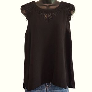 41 Hawthorn black blouse cap sleeve lace details size M